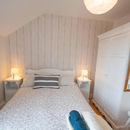 Beautiful Coastal House At The Drowes Rivermouth *