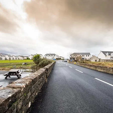 Beautiful Coastal House At The Drowes Rivermouth Ferienhaus