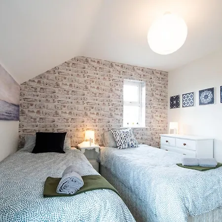 Beautiful Coastal House At The Drowes Rivermouth בית נופש *