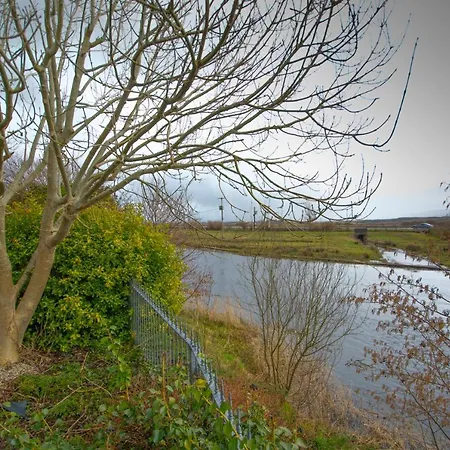 Beautiful Coastal House At The Drowes Rivermouth *