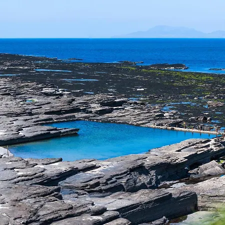 Beautiful Coastal House At The Drowes Rivermouth *