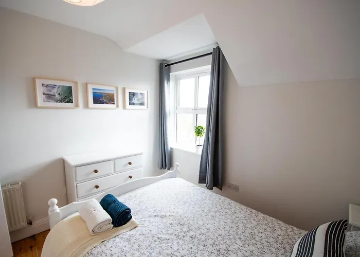 Beautiful Coastal House At The Drowes Rivermouth *