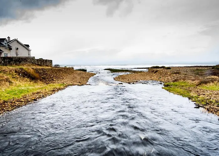 Beautiful Coastal House At The Drowes Rivermouth Hébergement de vacances *