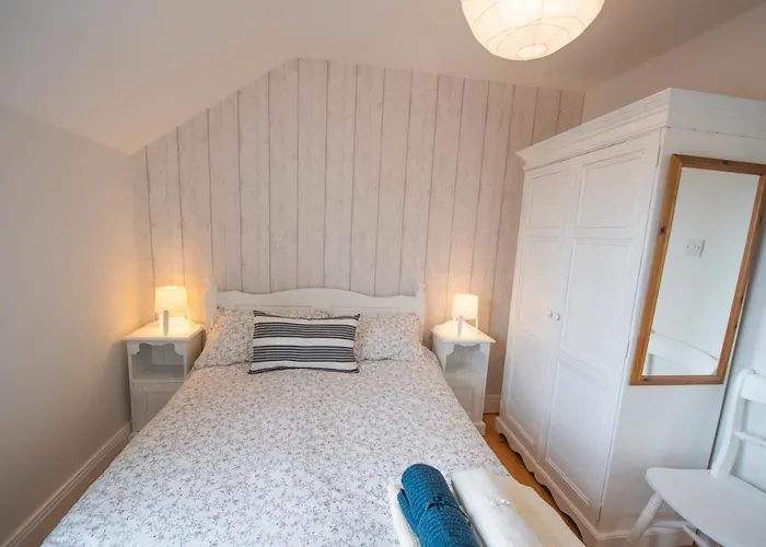 Beautiful Coastal House At The Drowes Rivermouth *